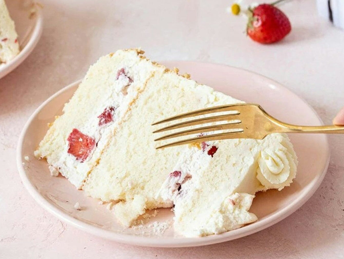 Exploring Irresistible Wedding Cake Flavors