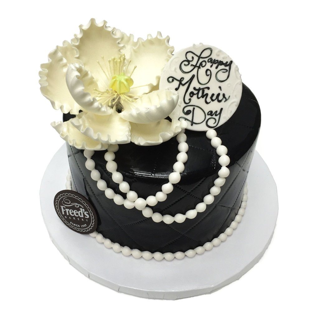 Pearls for Mom Theme Cake Freed's Bakery 